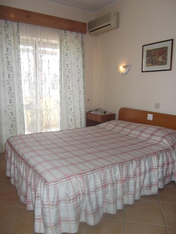 Residencial Nosso Paraiso Bed & Breakfast Quarteira Phòng bức ảnh