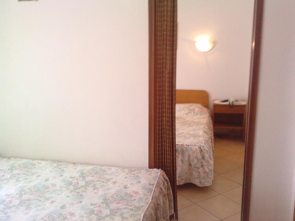 Residencial Nosso Paraiso Bed & Breakfast Quarteira Phòng bức ảnh