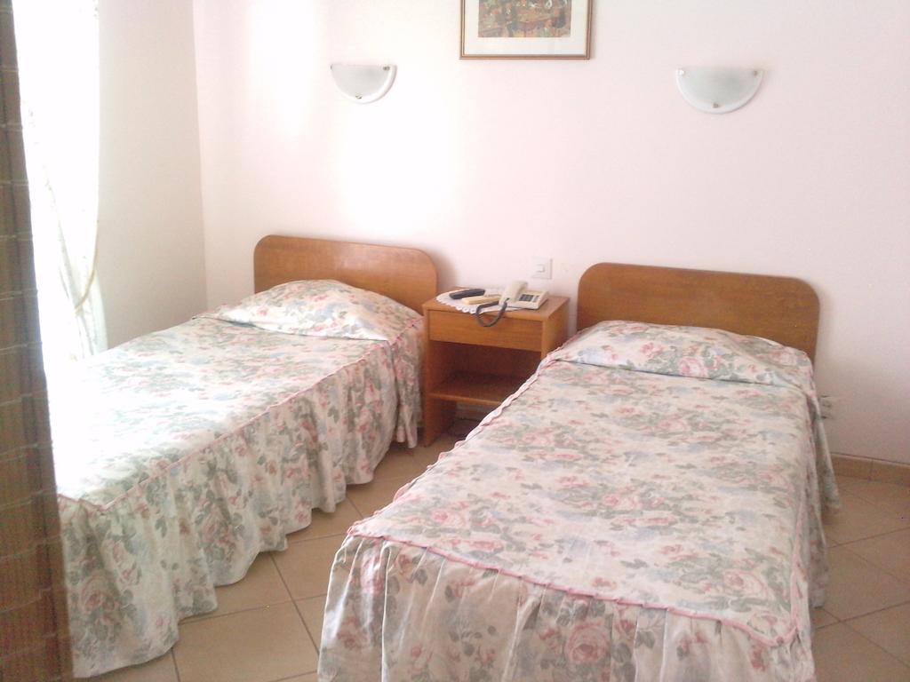 Residencial Nosso Paraiso Bed & Breakfast Quarteira Phòng bức ảnh