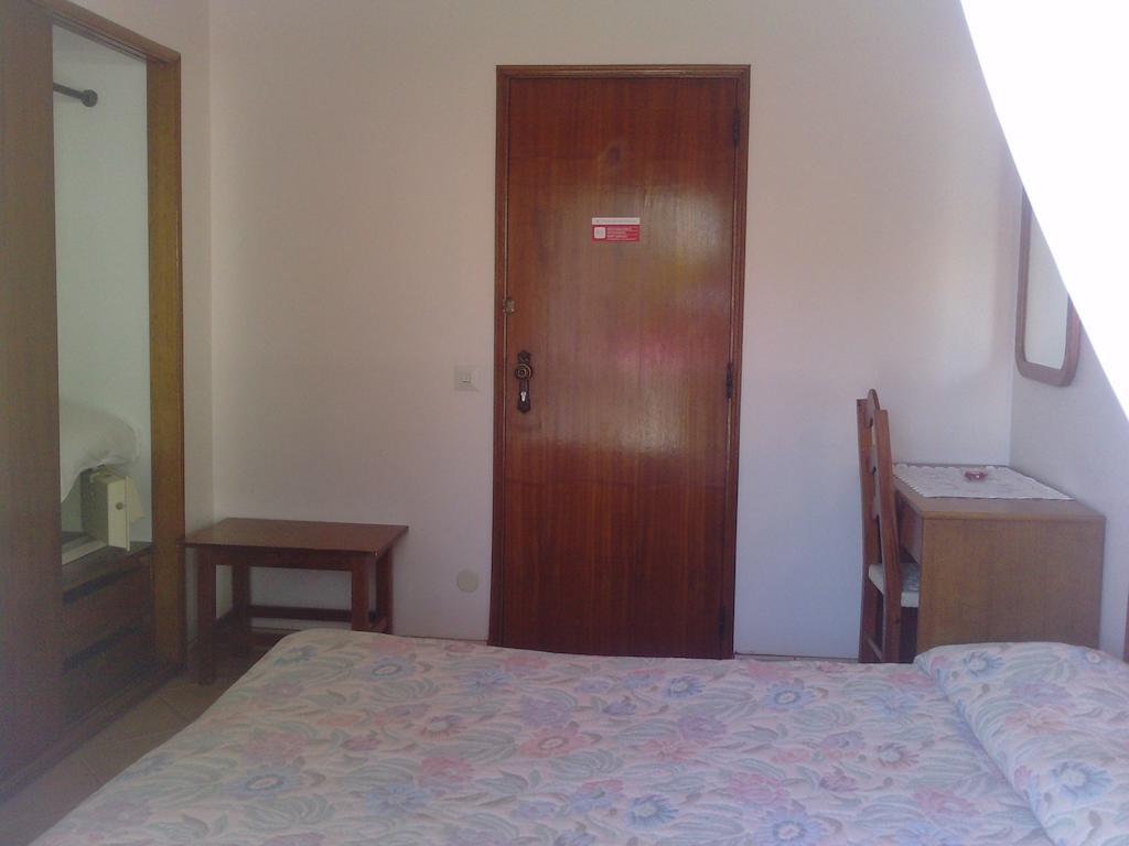 Residencial Nosso Paraiso Bed & Breakfast Quarteira Phòng bức ảnh