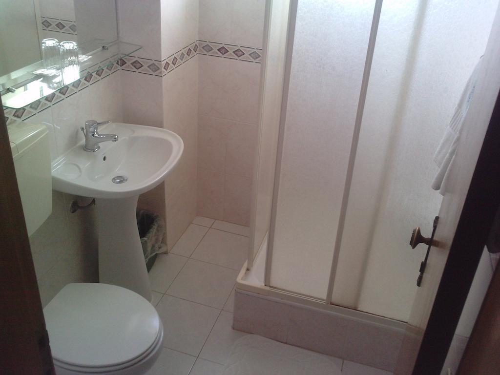 Residencial Nosso Paraiso Bed & Breakfast Quarteira Phòng bức ảnh