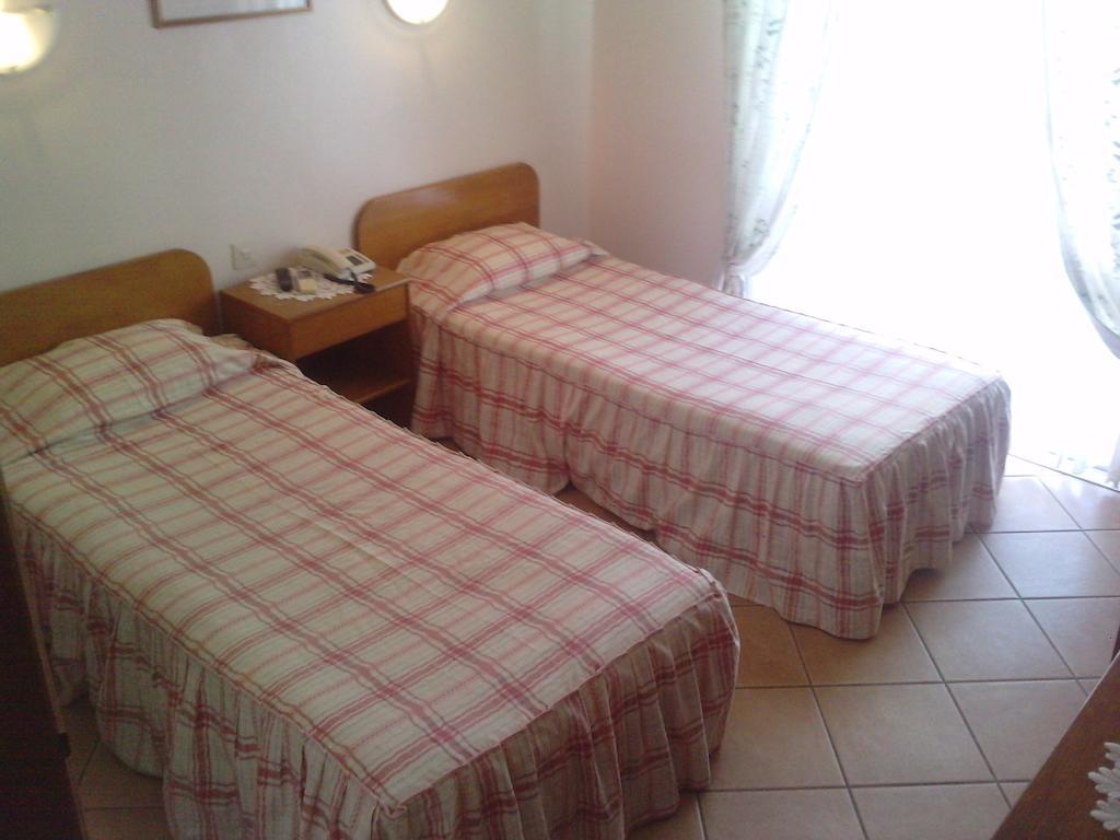 Residencial Nosso Paraiso Bed & Breakfast Quarteira Phòng bức ảnh