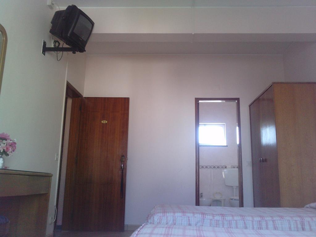 Residencial Nosso Paraiso Bed & Breakfast Quarteira Phòng bức ảnh